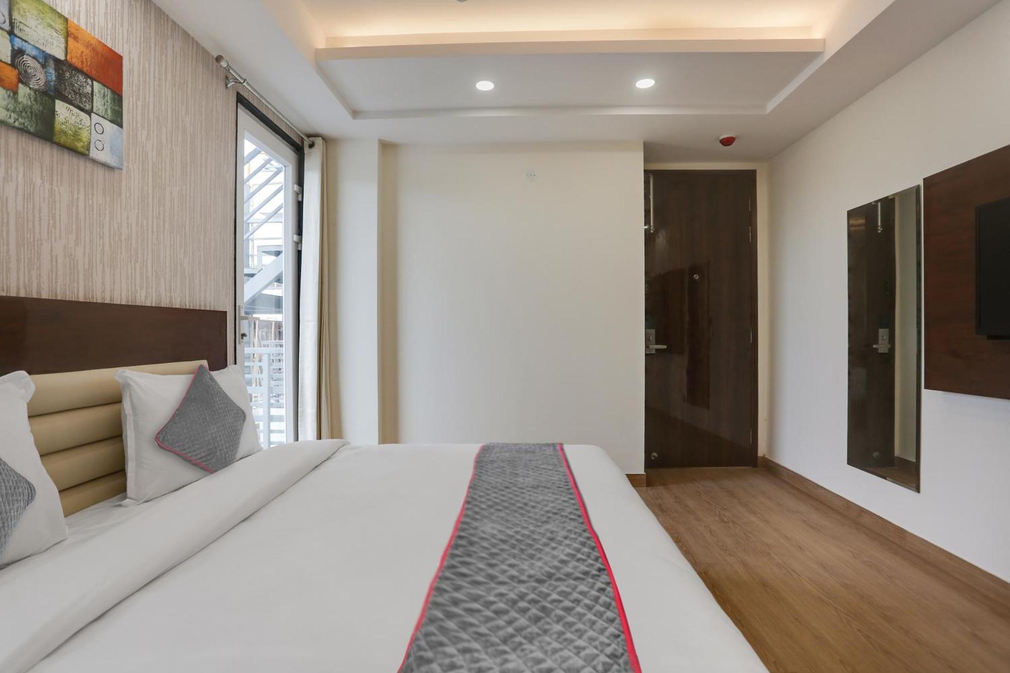 Townhouse The Adore Inn Gurgaon Exterior photo